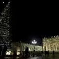 Грейна 25-метрова елха във Ватикана
