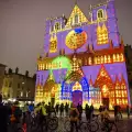 Уникалният Фестивал на светлините окъпа Лион в цветове