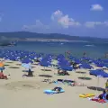 Безплатни чадъри на централния плаж в Бургас