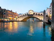 Мостът Риалто във Венеция