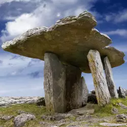 Долменът Poulnabrone