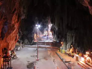 Природни Забележителности - Снимка Пещерите Баут в Куала Лумпур