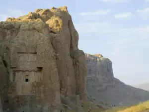 Исторически Забележителности - Снимка Гробницата на персийския цар Дарий в Персеполис