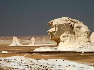 Природни Забележителности - Снимка Бялата Пустиня в Египет