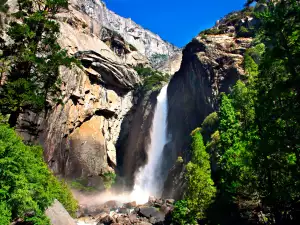 Природни Забележителности - Снимка Водопад в Йосемити
