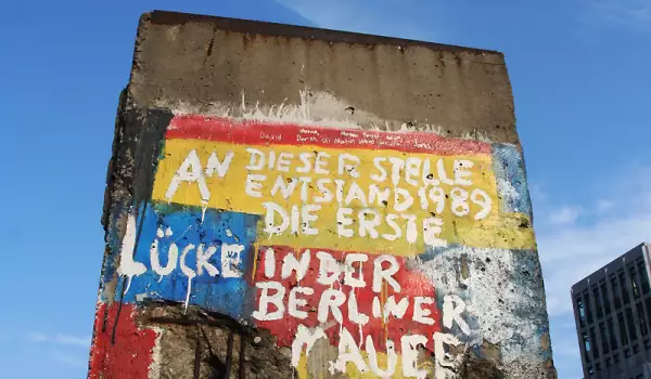 Берлинската Стена