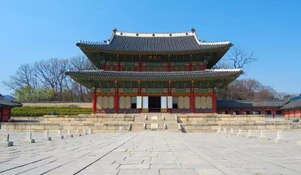 Дворецът Changdeokgung
