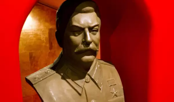 Бюст на Сталин