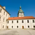 Замъкът Бенатки над Жизероу