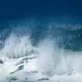 Невиждани вълни беснеят в Бургас