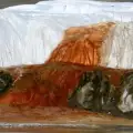 Кървав водопад тече на Антарктида