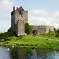 Замъкът Дънгуайър в Ирландия