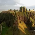 Замъкът Дънотар в Шотландия