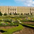 Градините на Версайския дворец до Париж