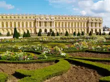 Дворецът Версай се превръща в хотел