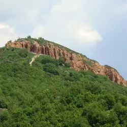 Пирамидите в село Стоб