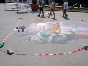 Живописна 3D русалка украсява центъра на Варна