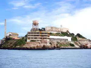 Затворът Алкатрас