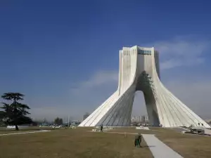 Монументът Азади в Техеран
