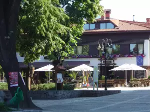 Хотели в Банско затварят врати за лятото