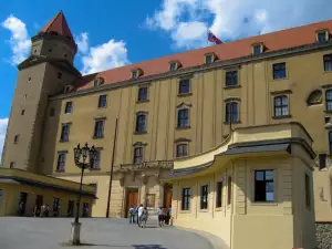 Братиславският замък отвън