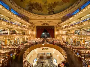 Стогодишен театър е превърнат в изумителна книжарница