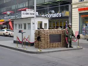 Чекпойнт Чарли