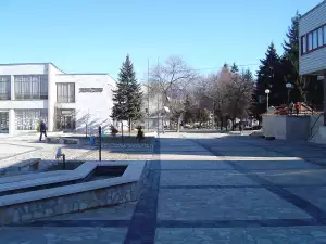 Посещават Добринище заради лековитата му минерална вода