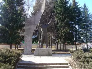 Над 3000 туристи посрещат Великден в Добринище