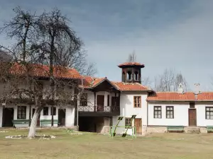 Парк България на длан – макети на открито създават край Правец