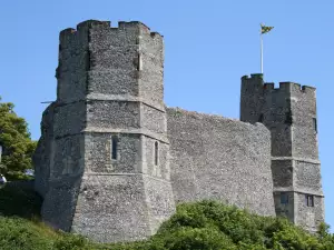 Замъкът Люис (Lewes Castle)