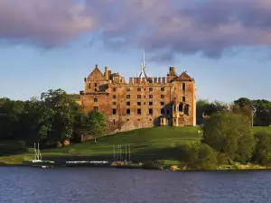 Дворецът Linlithgow Palace