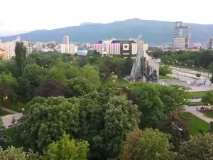 Това лято премахват паметника пред НДК