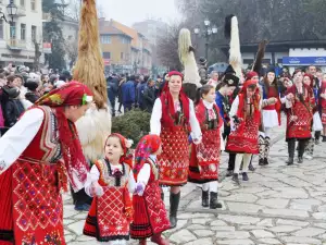 Морските ни курорти ще привличат туристи с народни танци