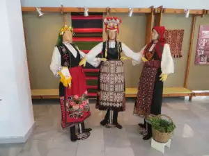 Уникална македонска носия е изложена в Харманли