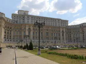 Сградата на парламента в Букурещ