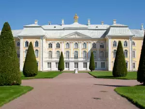 Петерхоф Палас