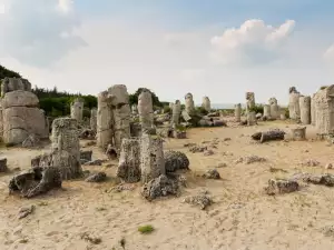 Исторически Забележителности - Снимка Побитите камъни до Варна