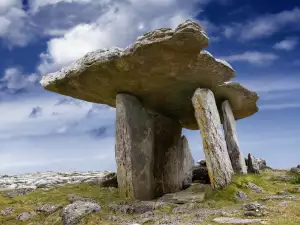 Долменът Poulnabrone