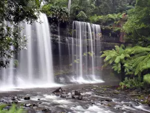 Водопадът Ръсел в Австралия