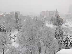 Бой със снежни топки ще има пред НДК