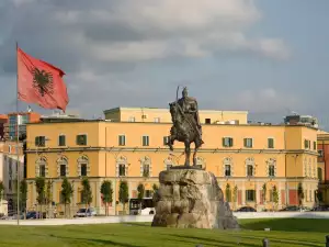Град Тирана
