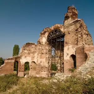 Червената църква, ерущица