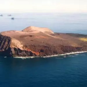 Остров и вулкан Съртсей