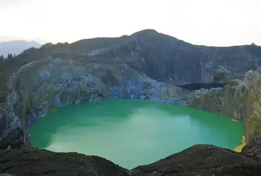 Келимуту (Kelimutu Lake)