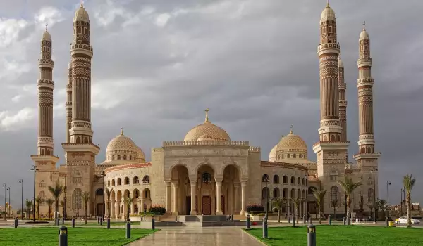Джамията Ал-Салех в Санаа