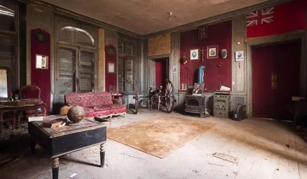Невероятно красивите и изоставени сгради във Франция