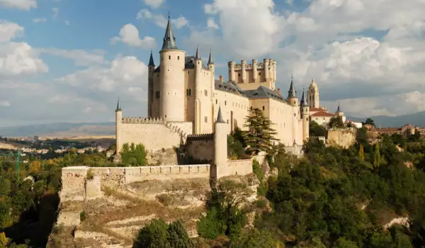 Замъкът Алказар де Сеговия в Испания