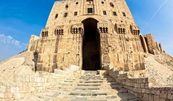 Крепостта Халеб в Сирия