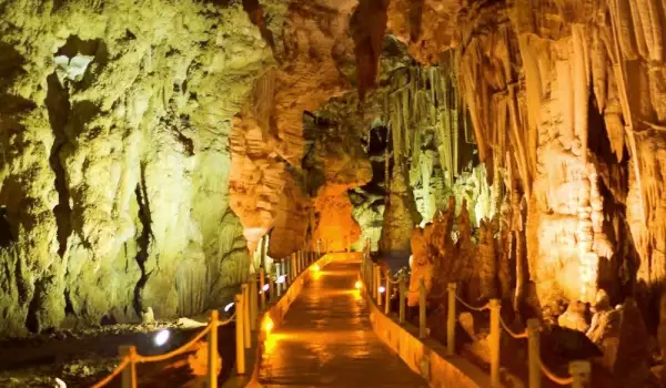 Пещера Алистрати